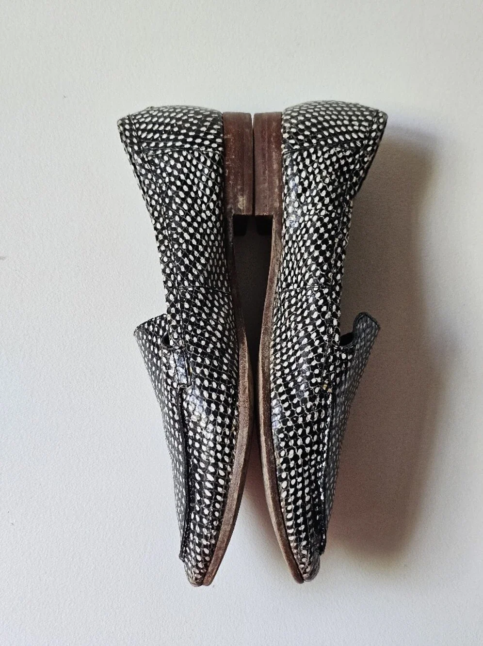 Kate Spade New York Snakeskin Print Leather Loafers Women's 7.5M Slip On Pointed